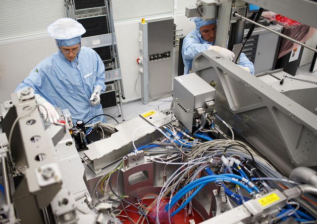 阿斯麦（ASML） 光刻机王冠上的明珠，半导体产业的“ bottleneck ”